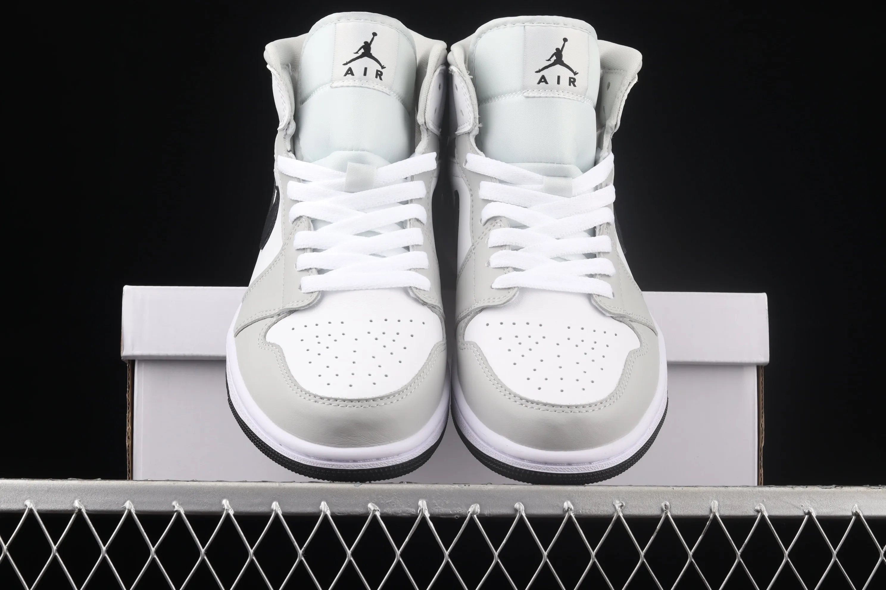 All Categories Air Jordan Jordan Series Basketball Shoes Air Jordan 1 Mid Differentiated Versions Air Jordan 1 Mid AJ1 Joe 1 New Ash Mid-top Cultural Basketball Shoes BQ6472-015